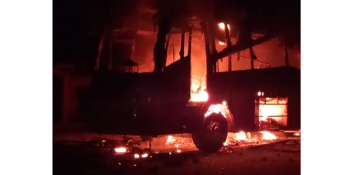 देउसी टोलीलाई बसले ठक्कर दिंदा दुईजनाको मृत्यु